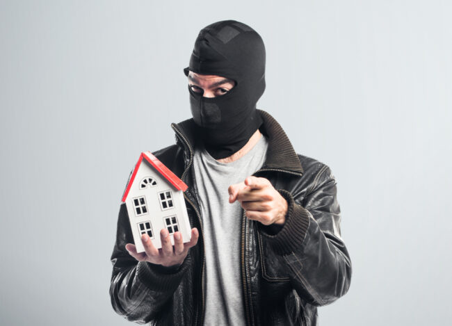 10945