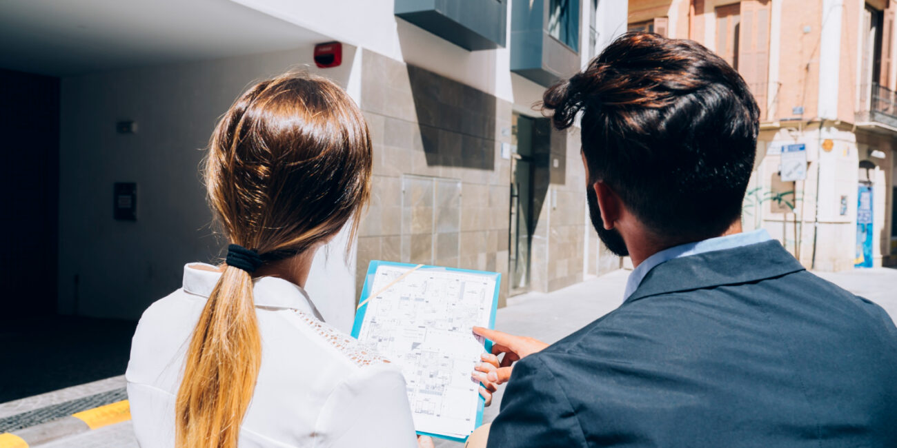 Home appraiser inspecting a California property exterior
