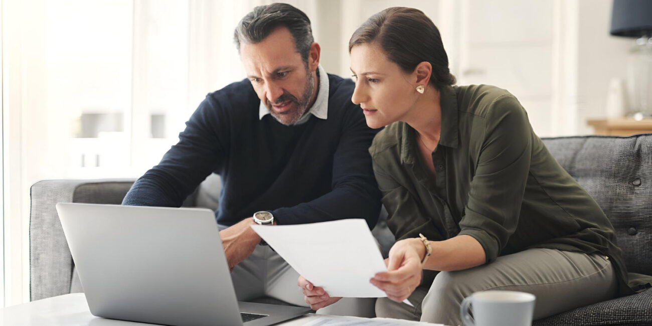 California homebuyers comparing fixed-rate vs adjustable-rate mortgage options