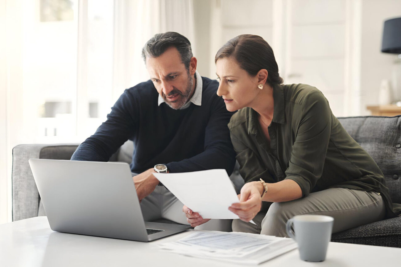 California homebuyers comparing fixed-rate vs adjustable-rate mortgage options