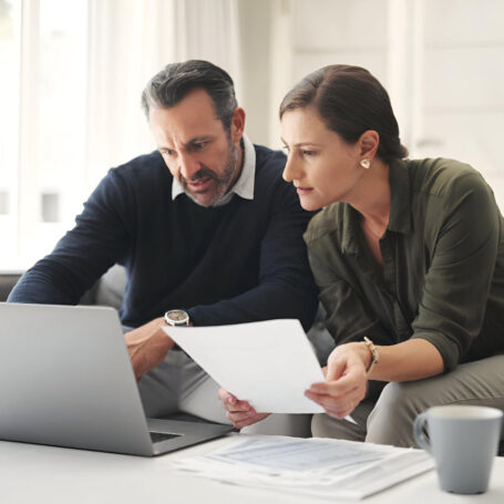 California homebuyers comparing fixed-rate vs adjustable-rate mortgage options