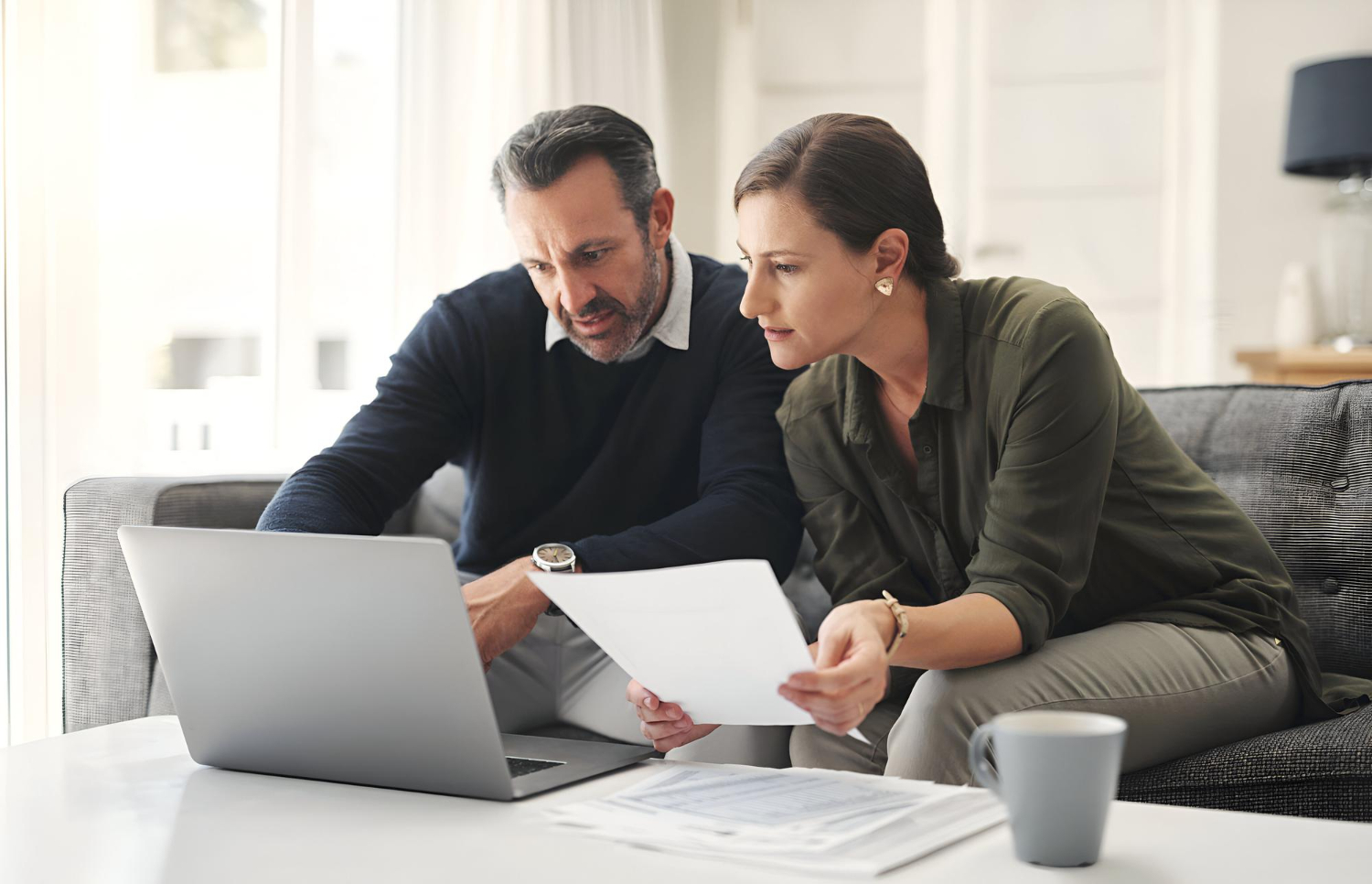 California homebuyers comparing fixed-rate vs adjustable-rate mortgage options