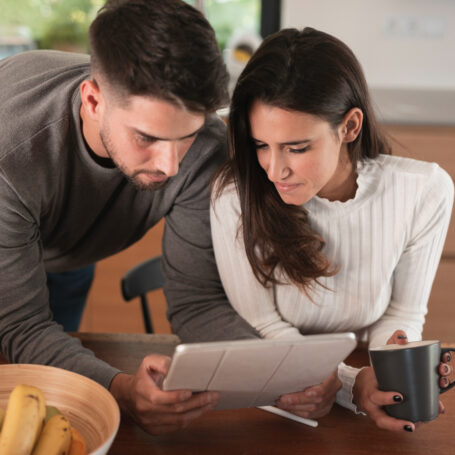 California homebuyers completing a mortgage offer comparison with an advisor